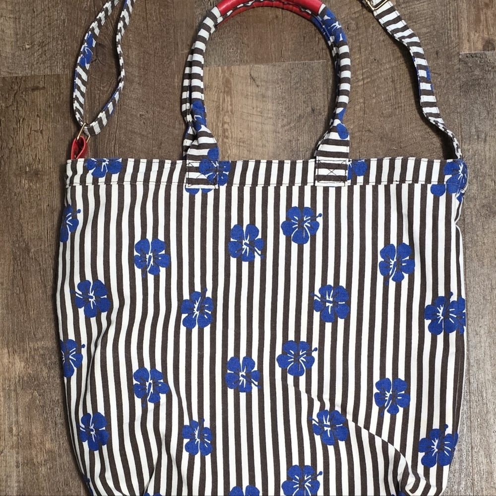 #567 Large Weekender Beach Gym Theme Tote 18” X 18” Water Proof  Zipper Pocket